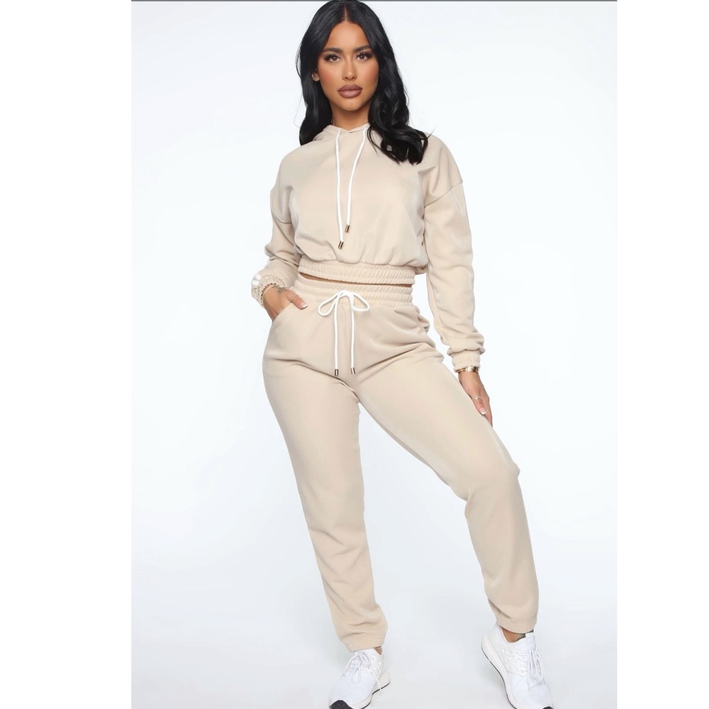 Fashion Nova Jogger Set Size Medium